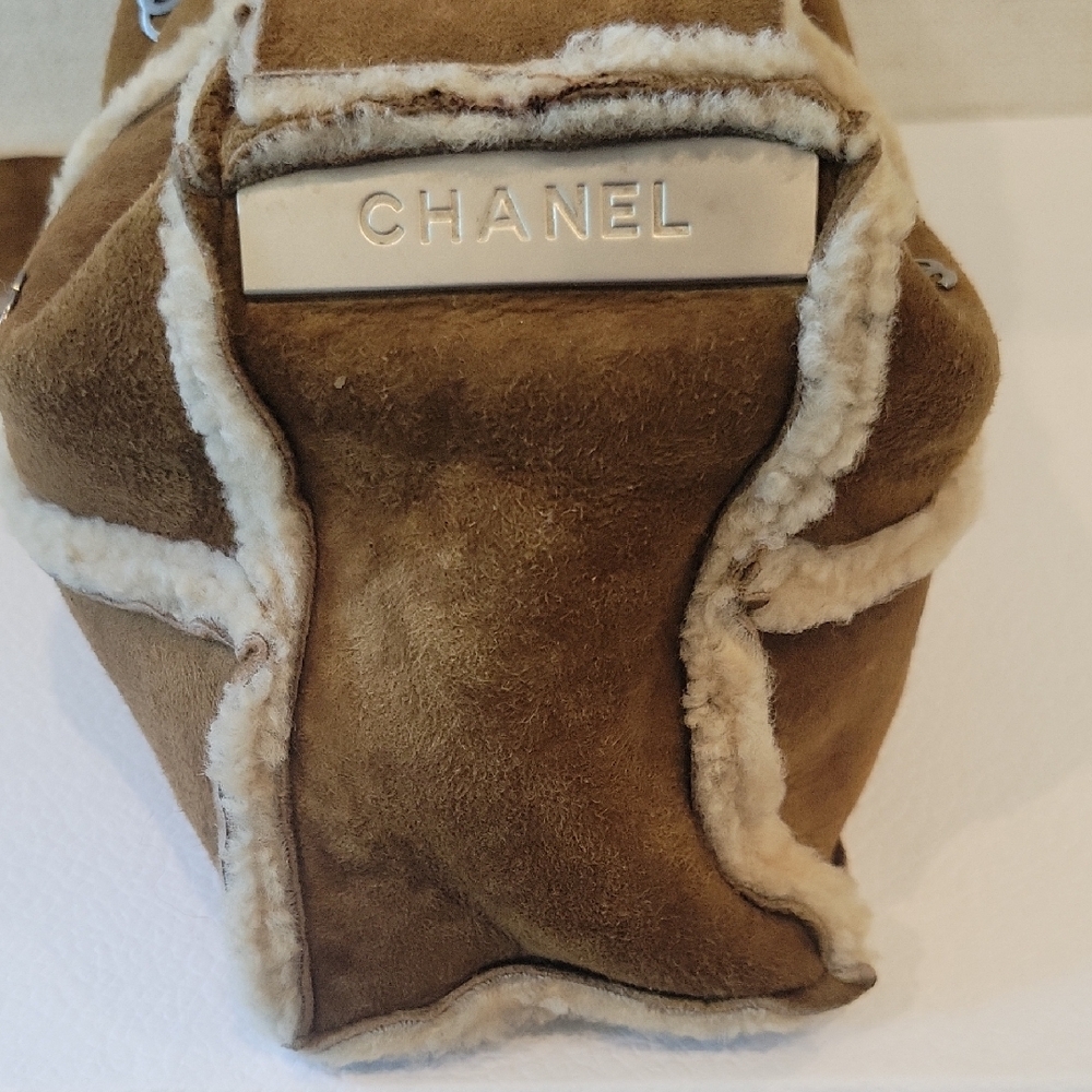 Chanel Leather & Sherpa Wool Shoulder Bag - Picture 10 of 14